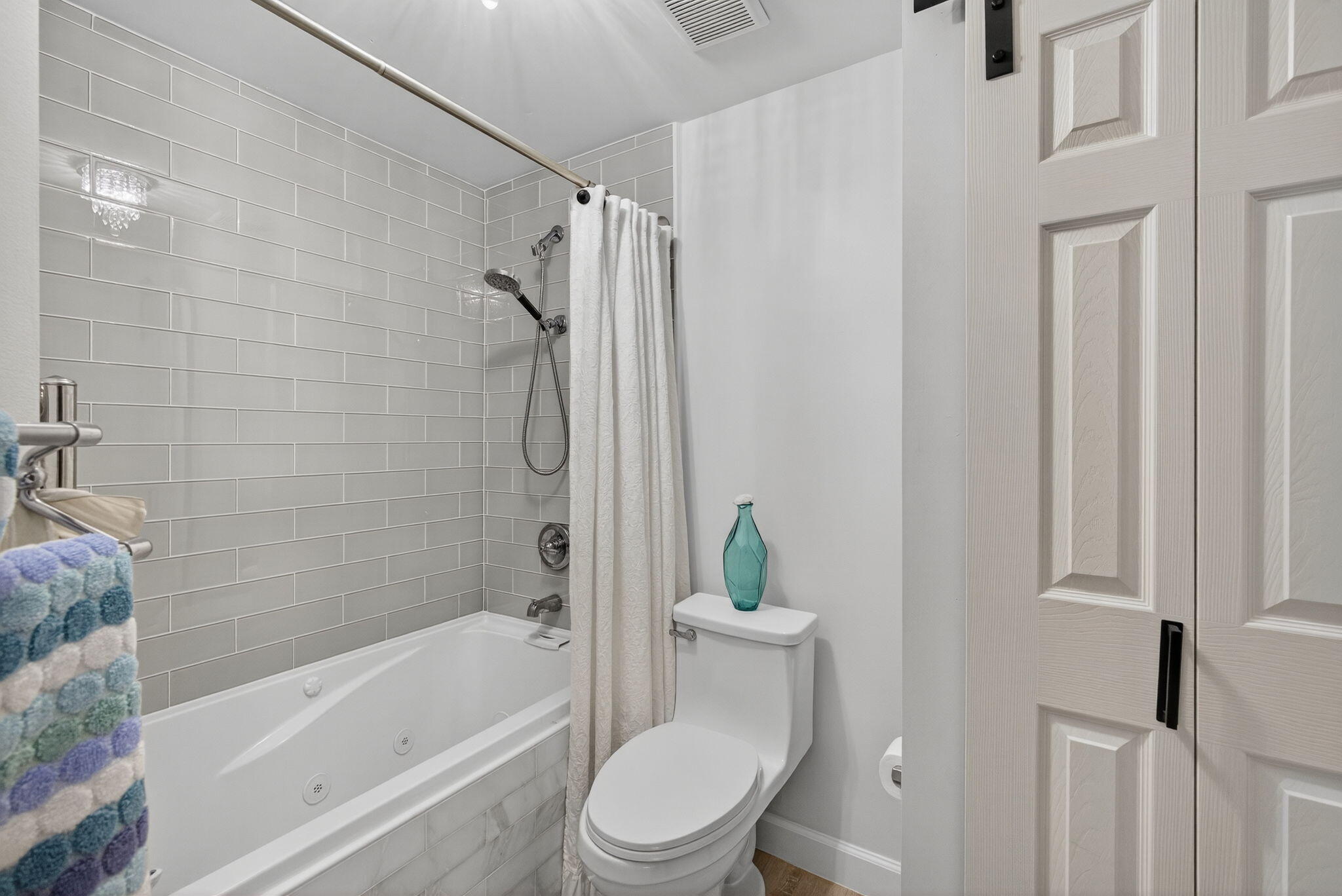 200 Uno Lago Drive 402