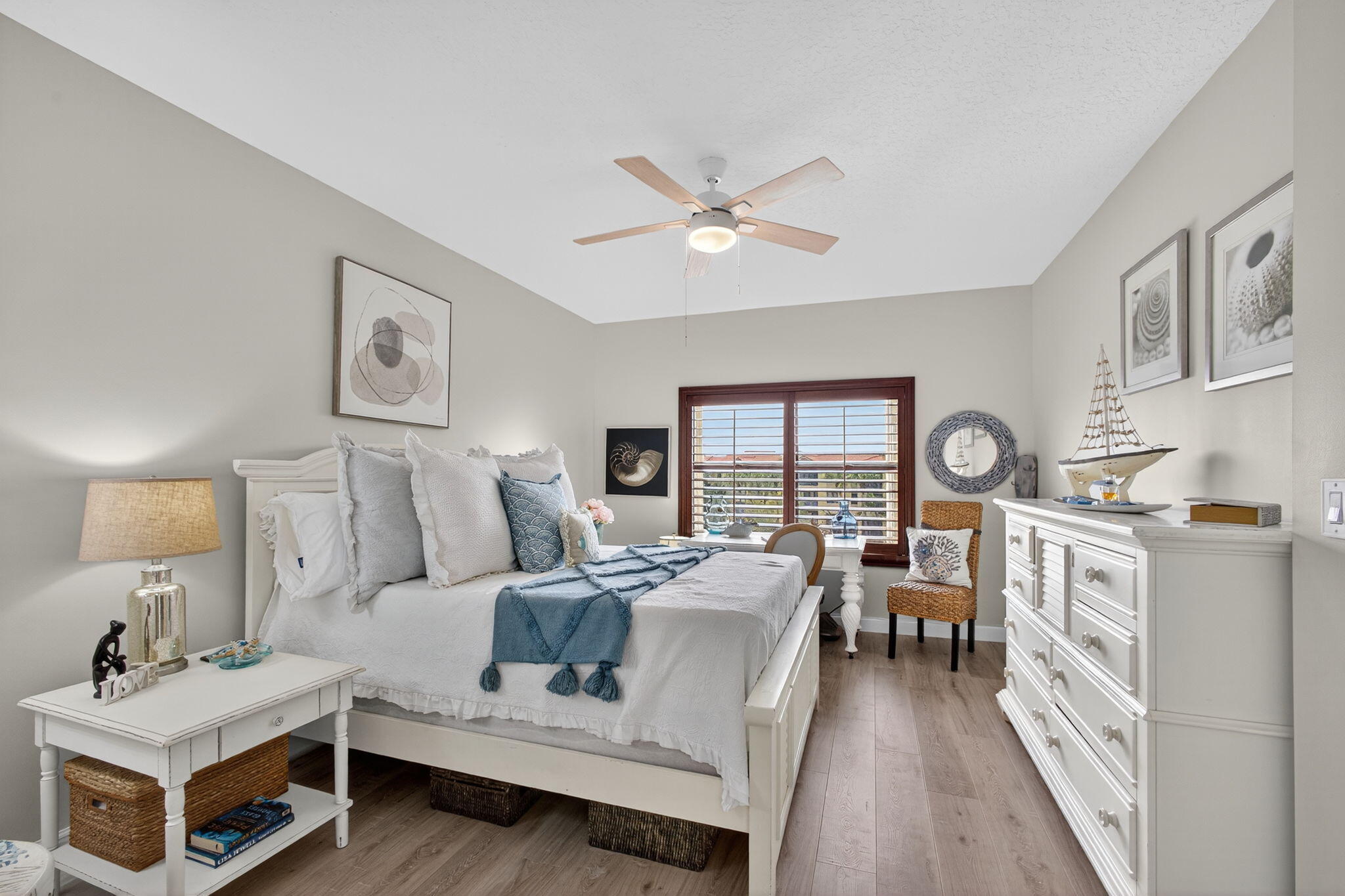 200 Uno Lago Drive 402