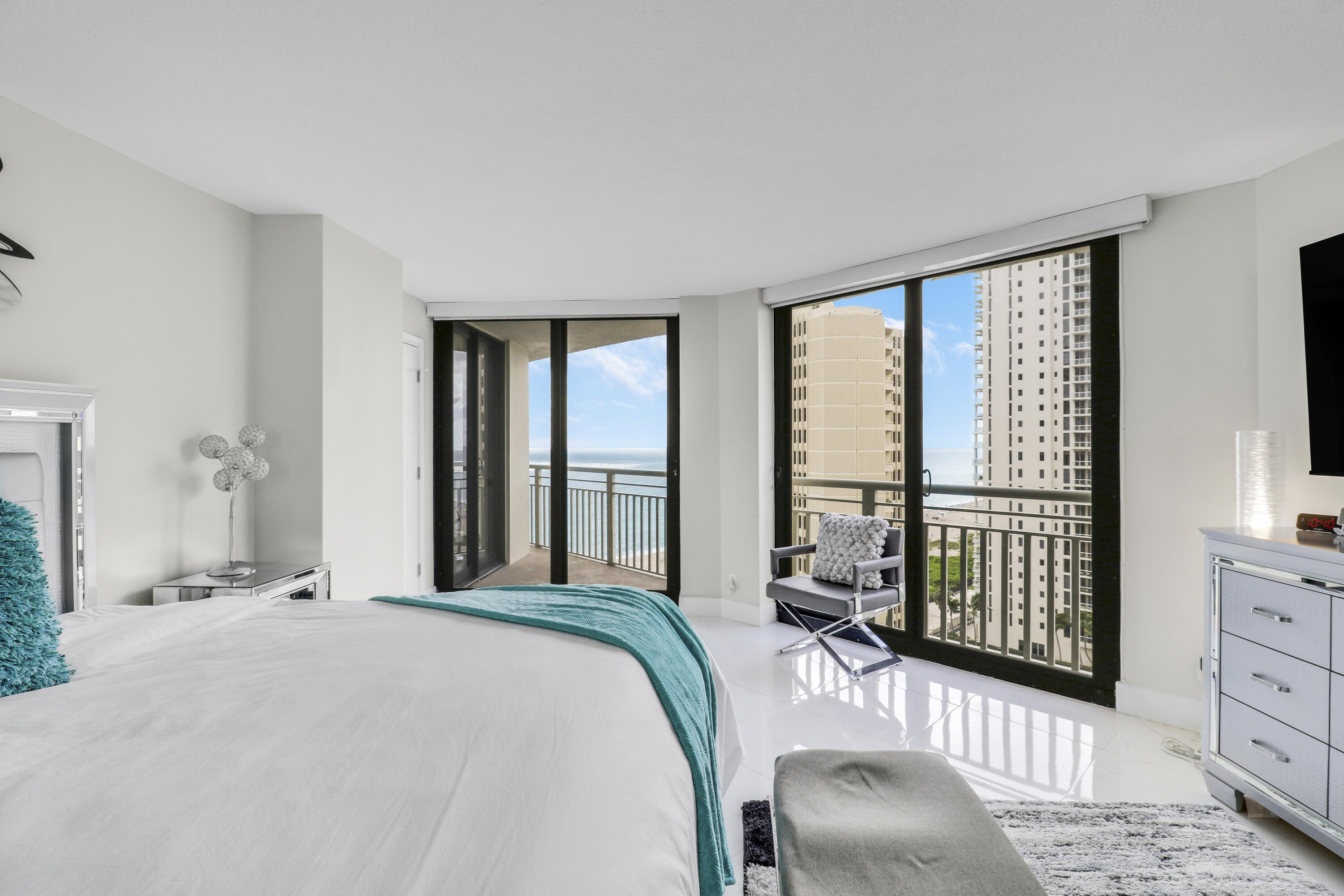 3000 N Ocean Drive 19h