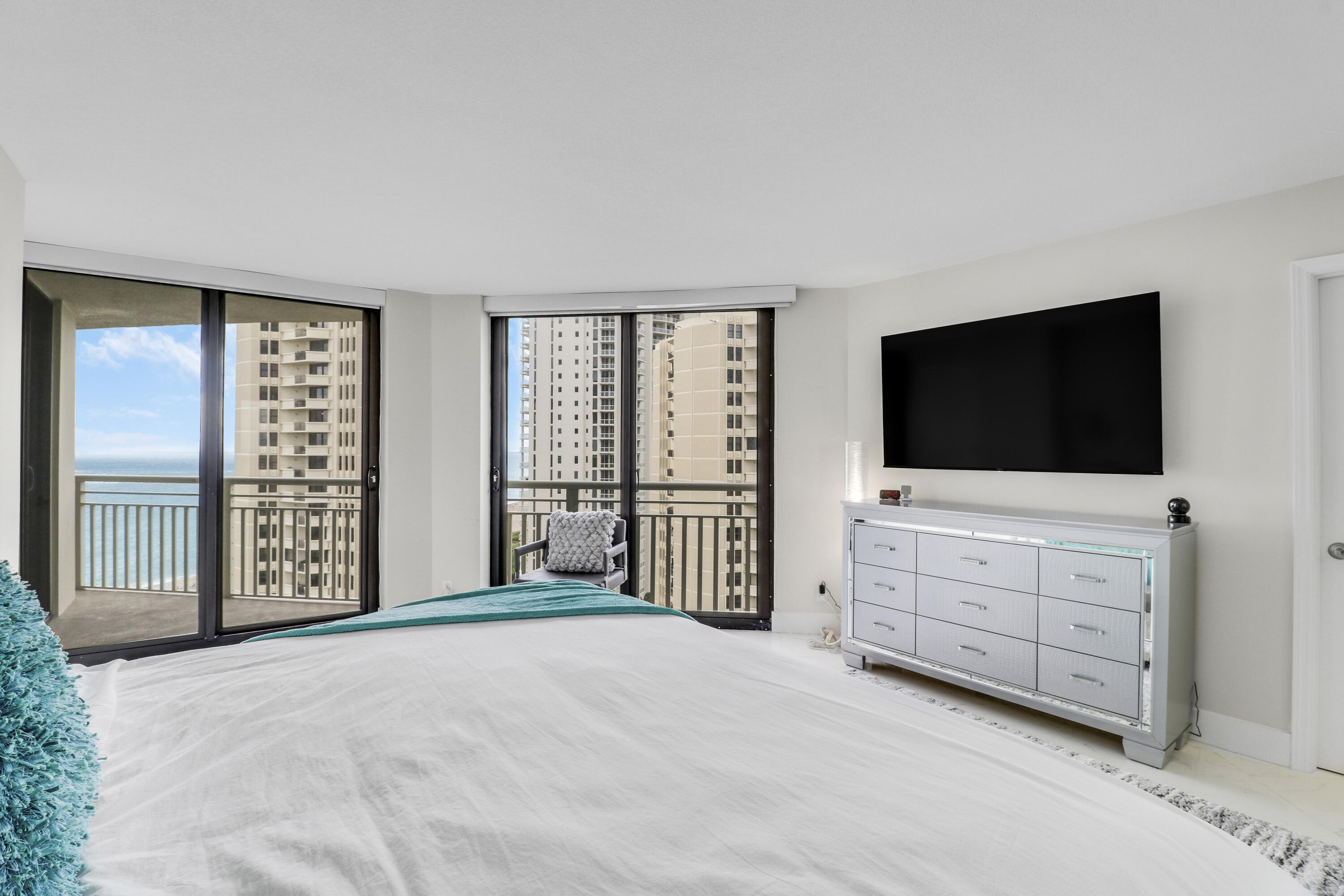 3000 N Ocean Drive 19h