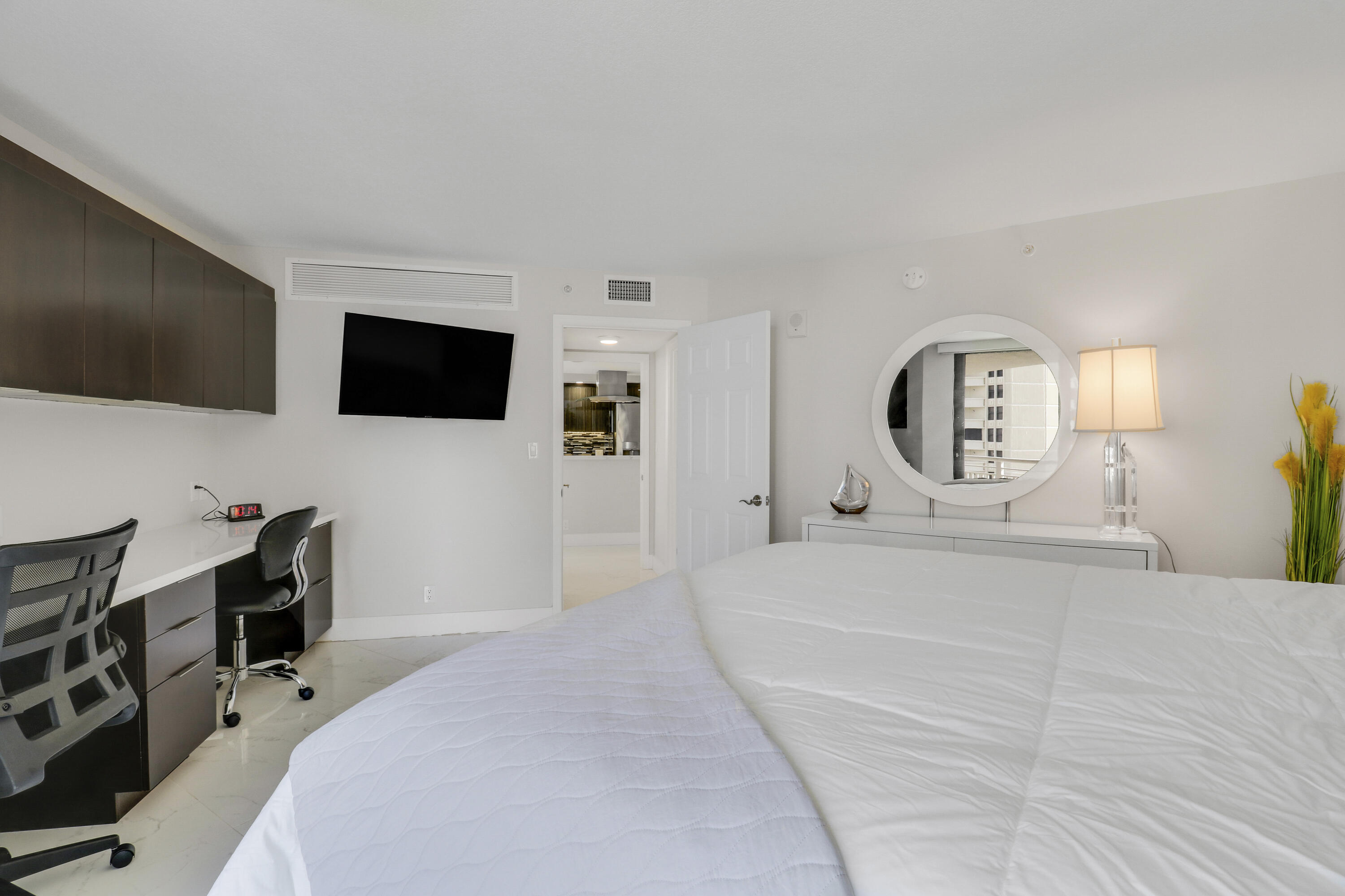 3000 N Ocean Drive 19h