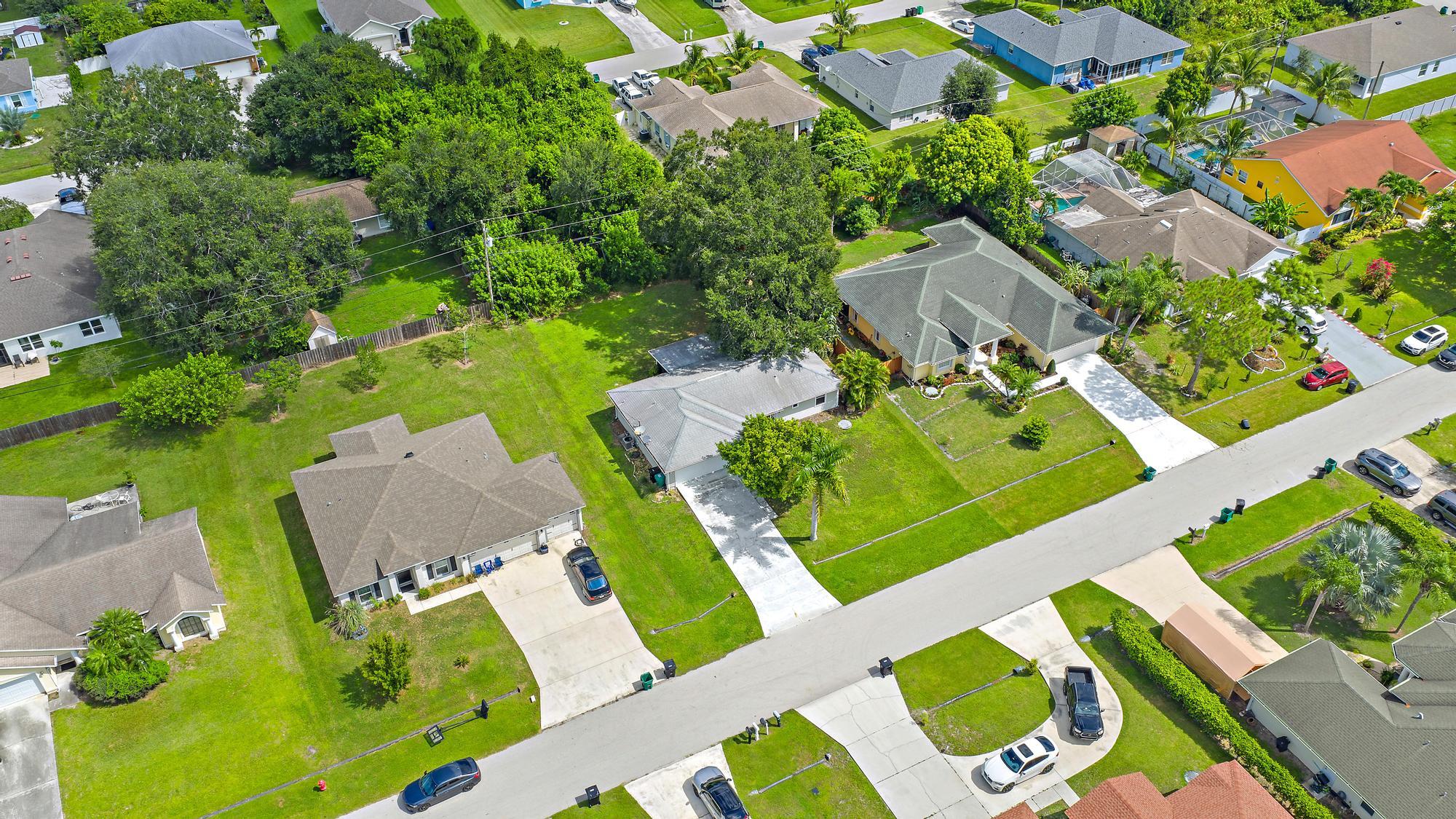 1433 SW San Esteban Avenue