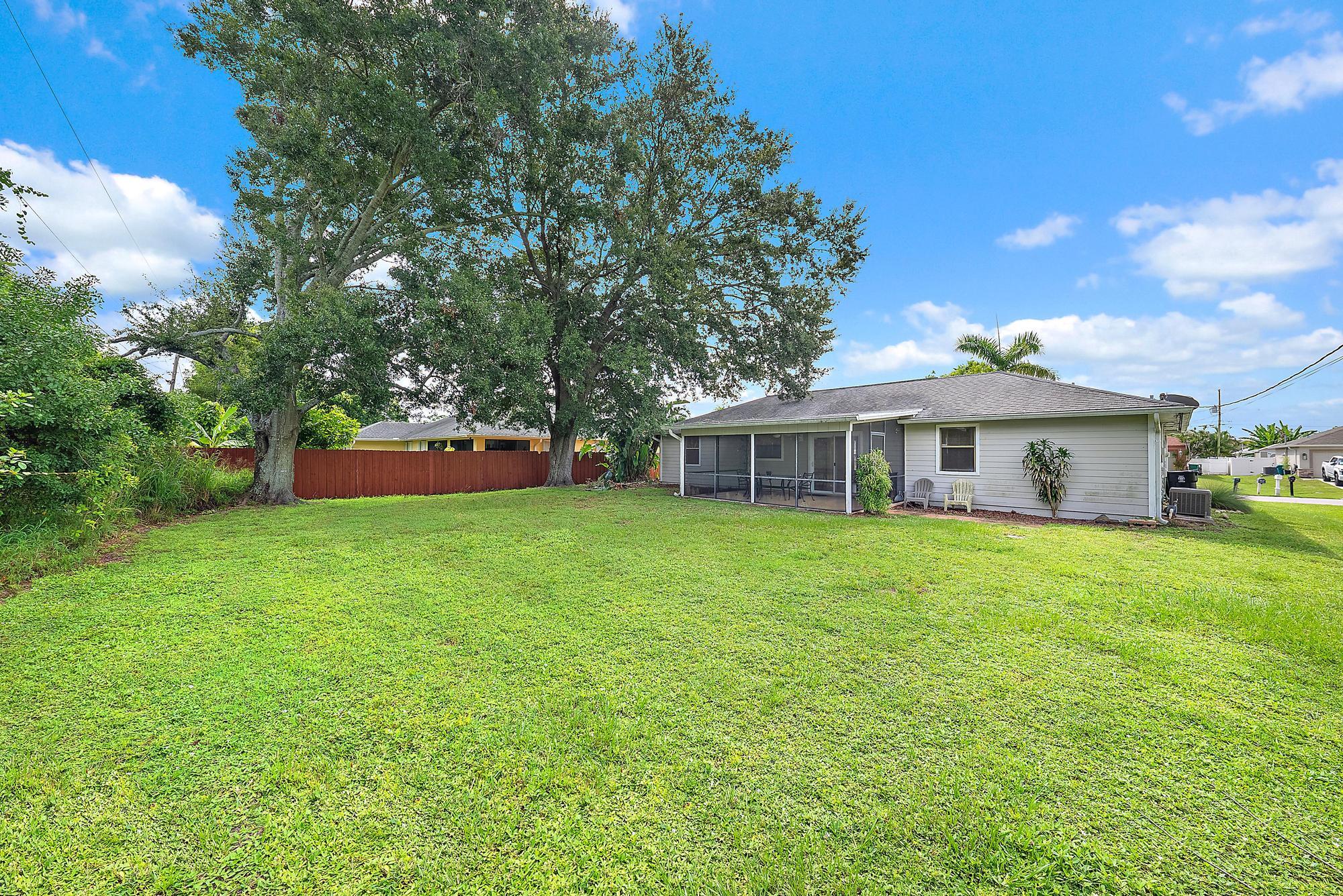 1433 SW San Esteban Avenue