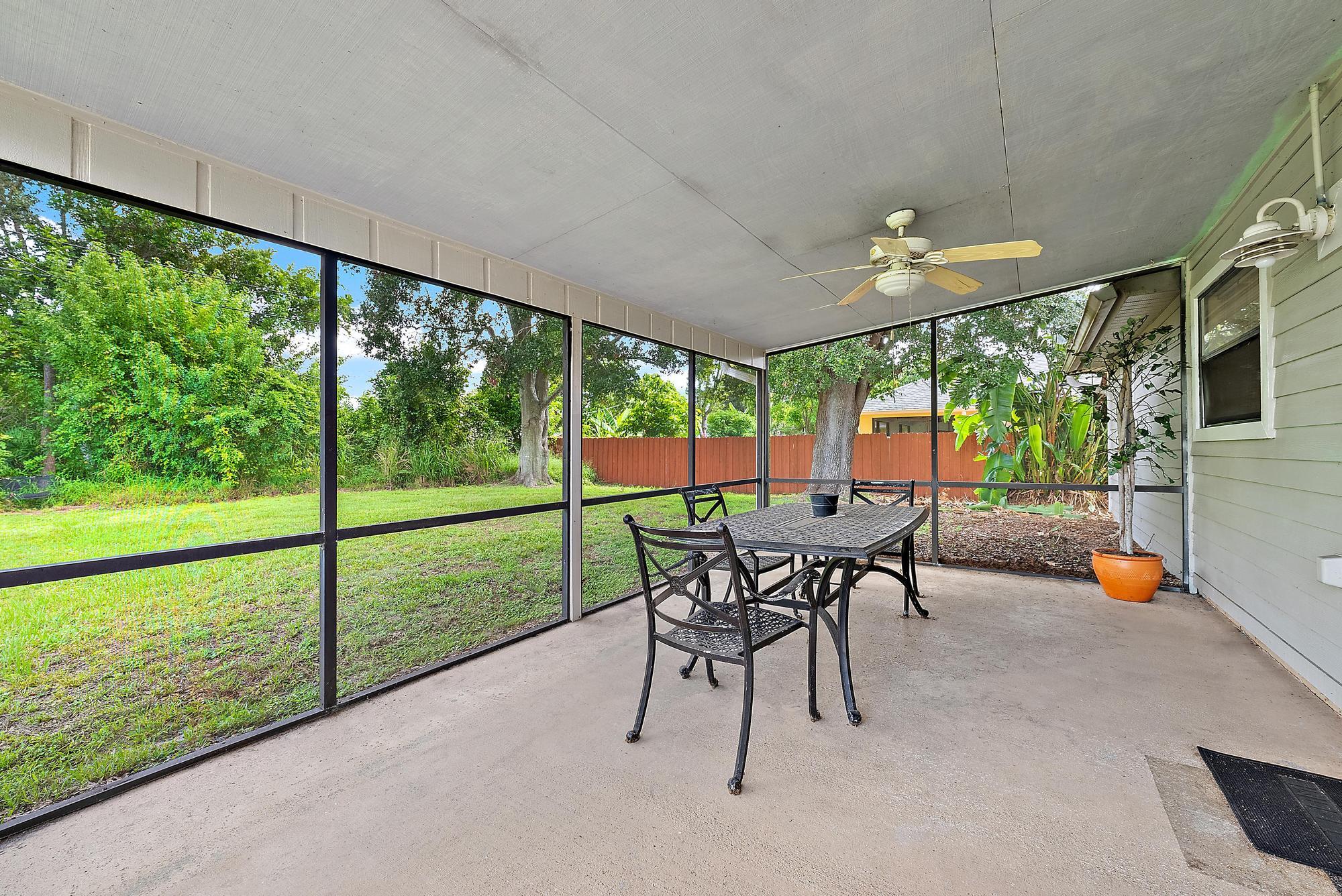 1433 SW San Esteban Avenue