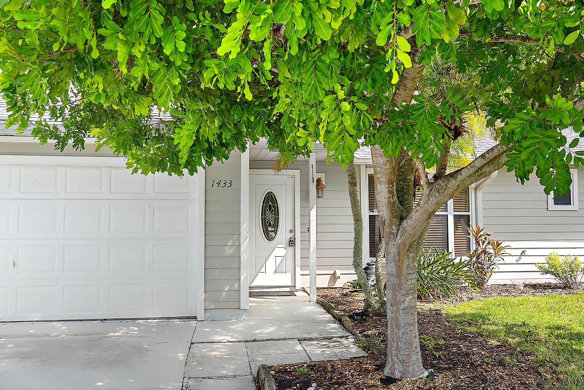 1433 SW San Esteban Avenue