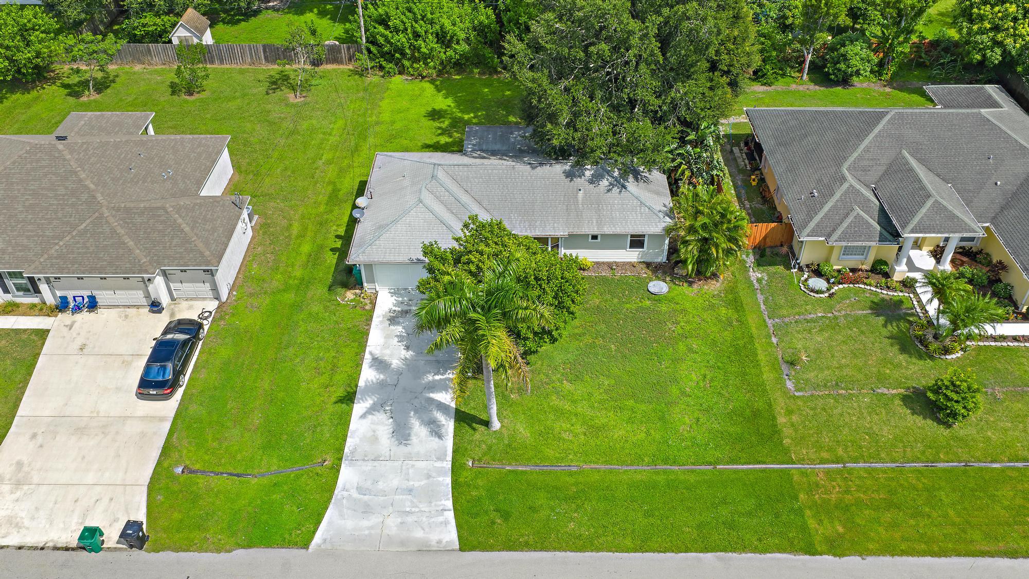 1433 SW San Esteban Avenue