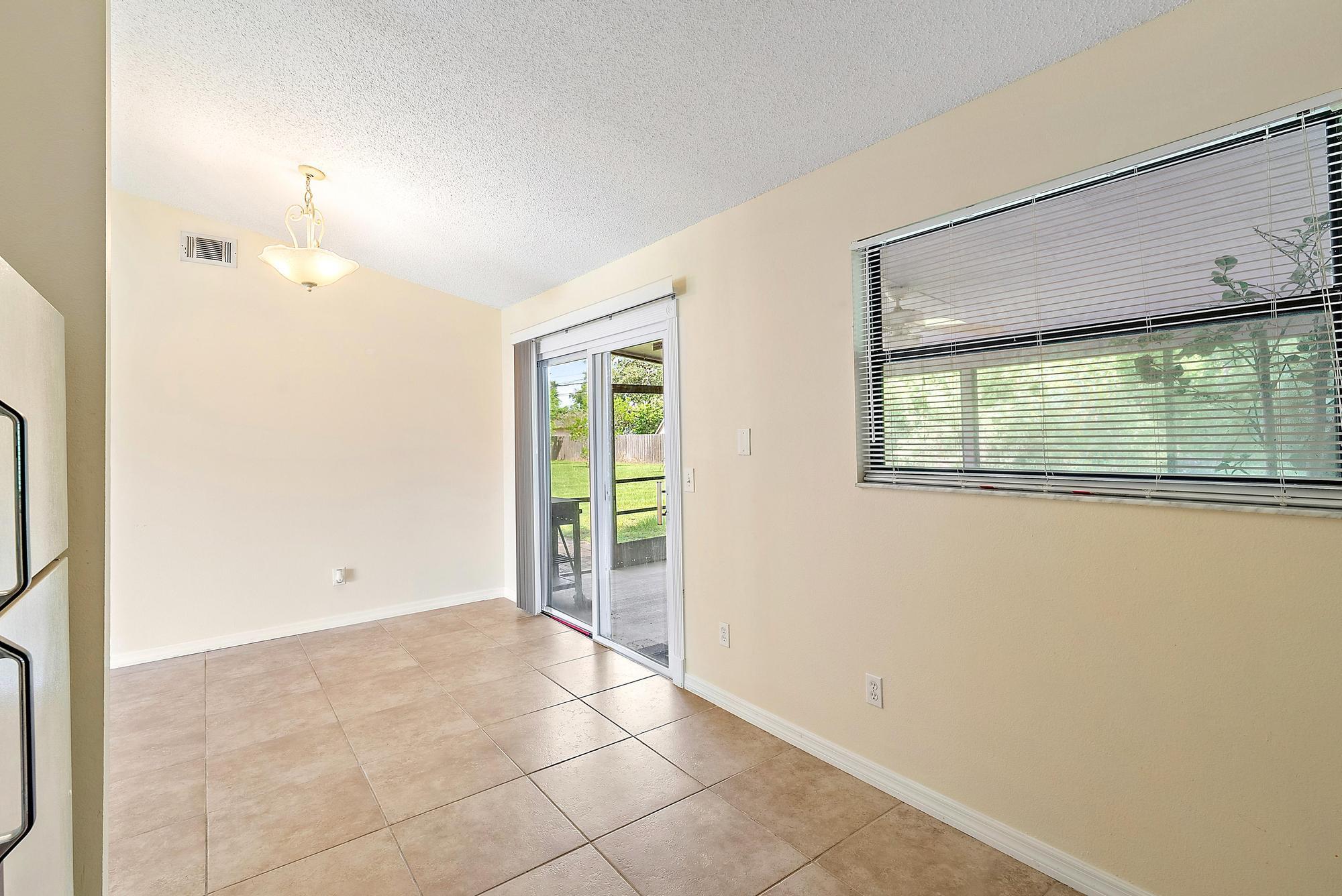 1433 SW San Esteban Avenue