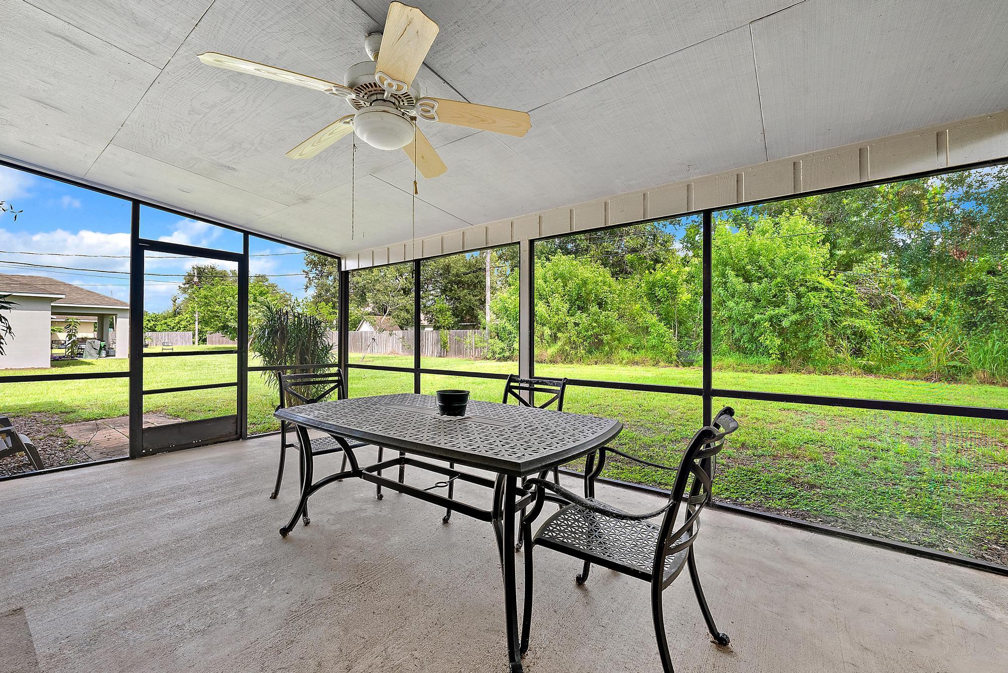 1433 SW San Esteban Avenue