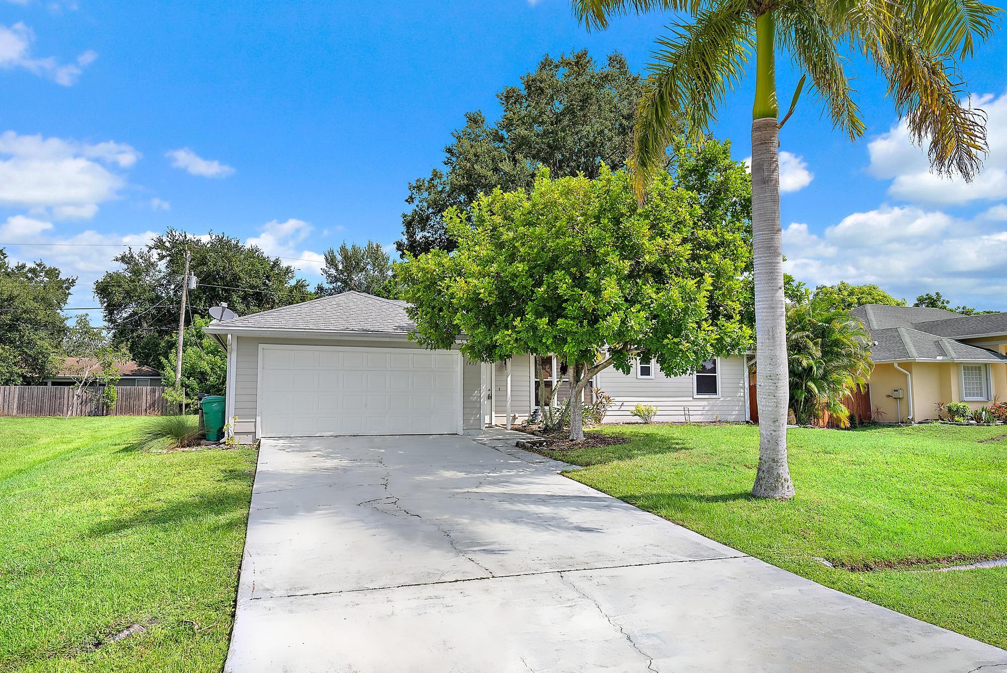 1433 SW San Esteban Avenue