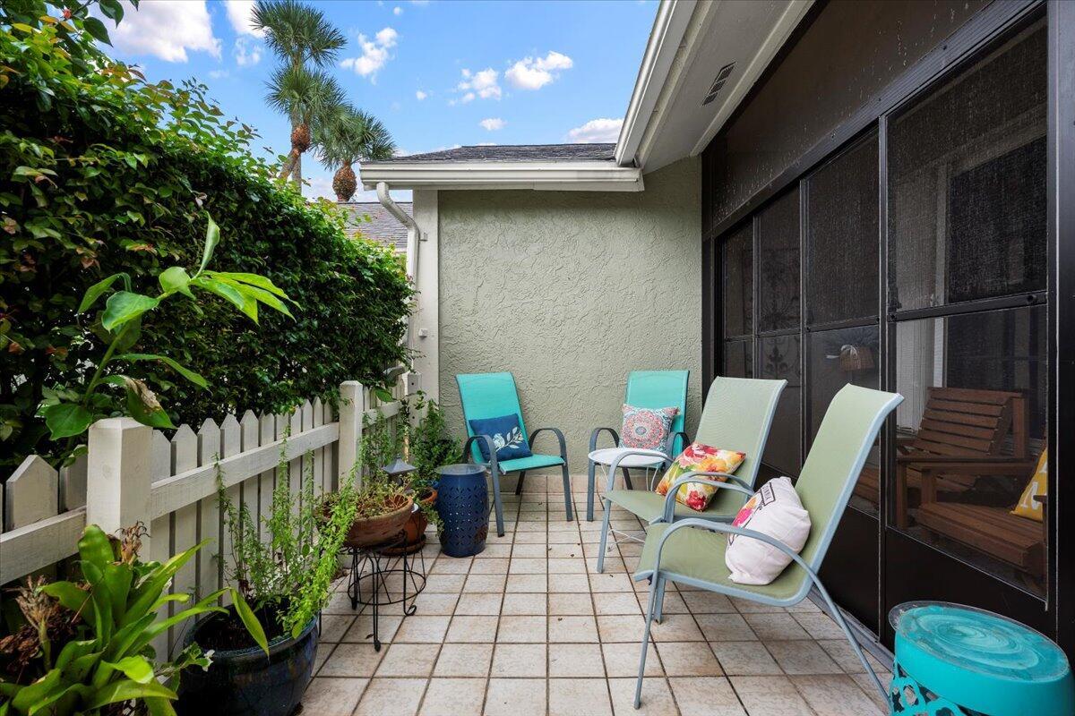 1562 SE Lynshire Court