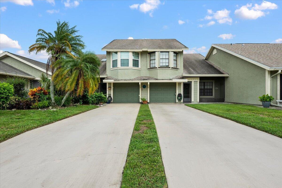 1562 SE Lynshire Court