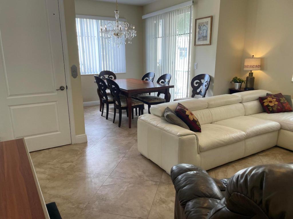 552 NW 39th Circle NW