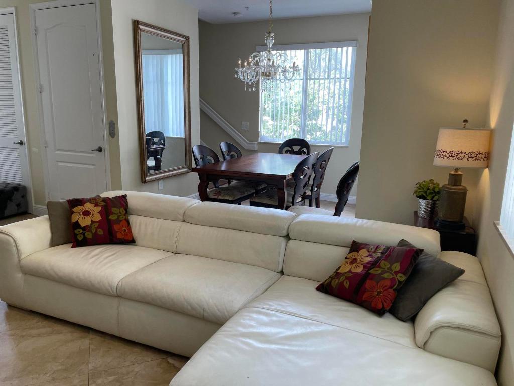 552 NW 39th Circle NW