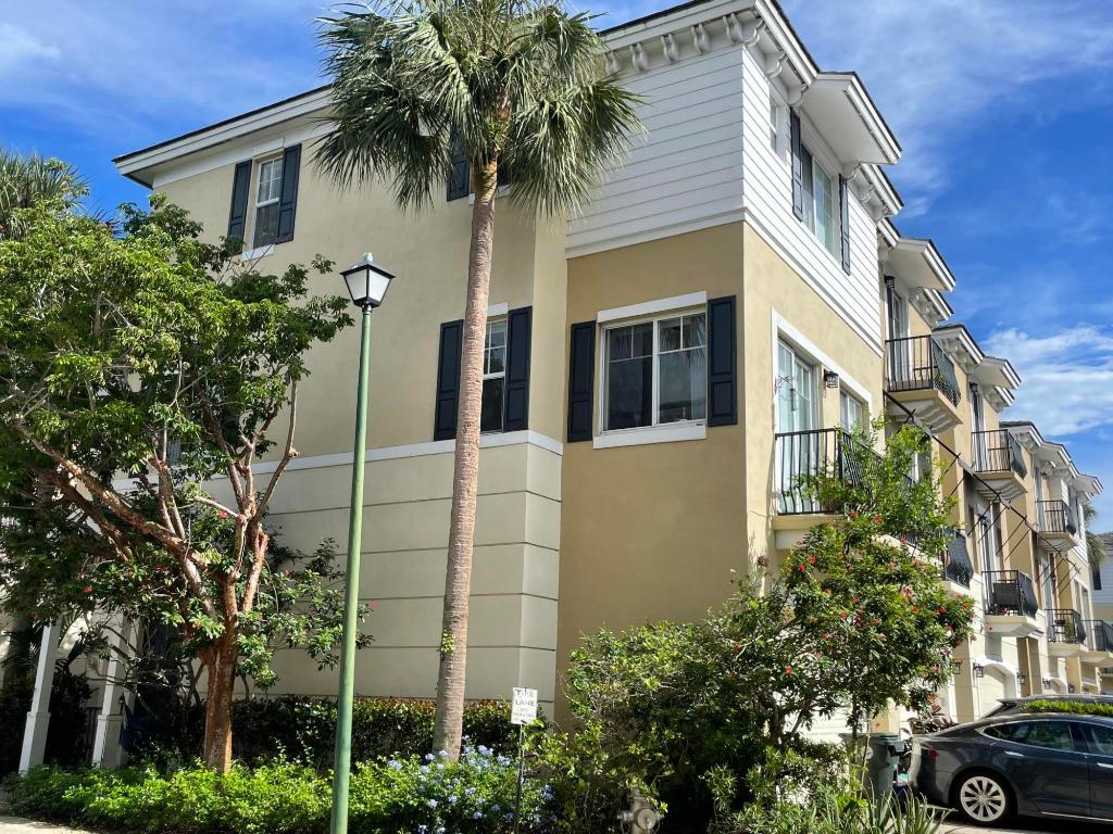 552 NW 39th Circle NW