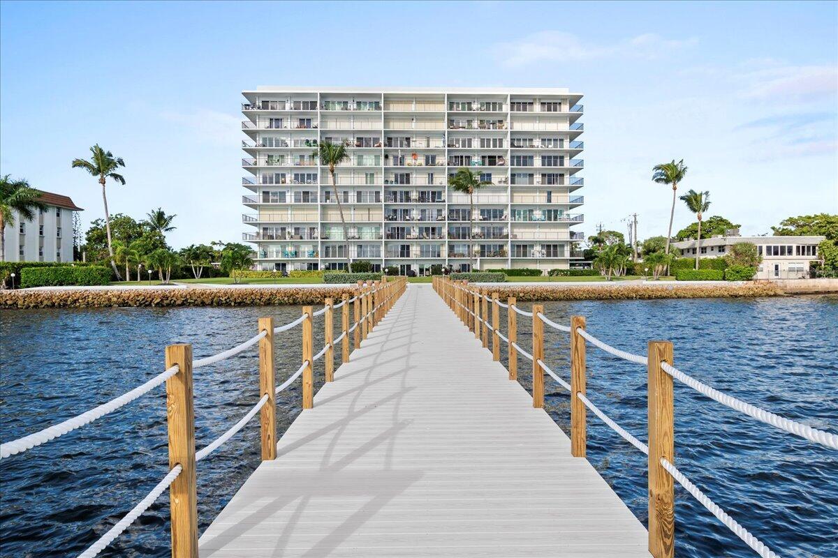 3040 Lake Shore Drive 101