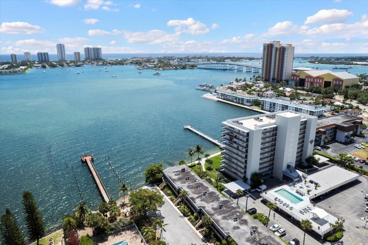 3040 Lake Shore Drive 101