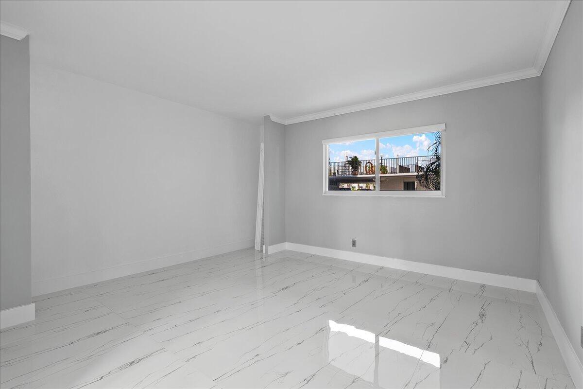 3040 Lake Shore Drive 101