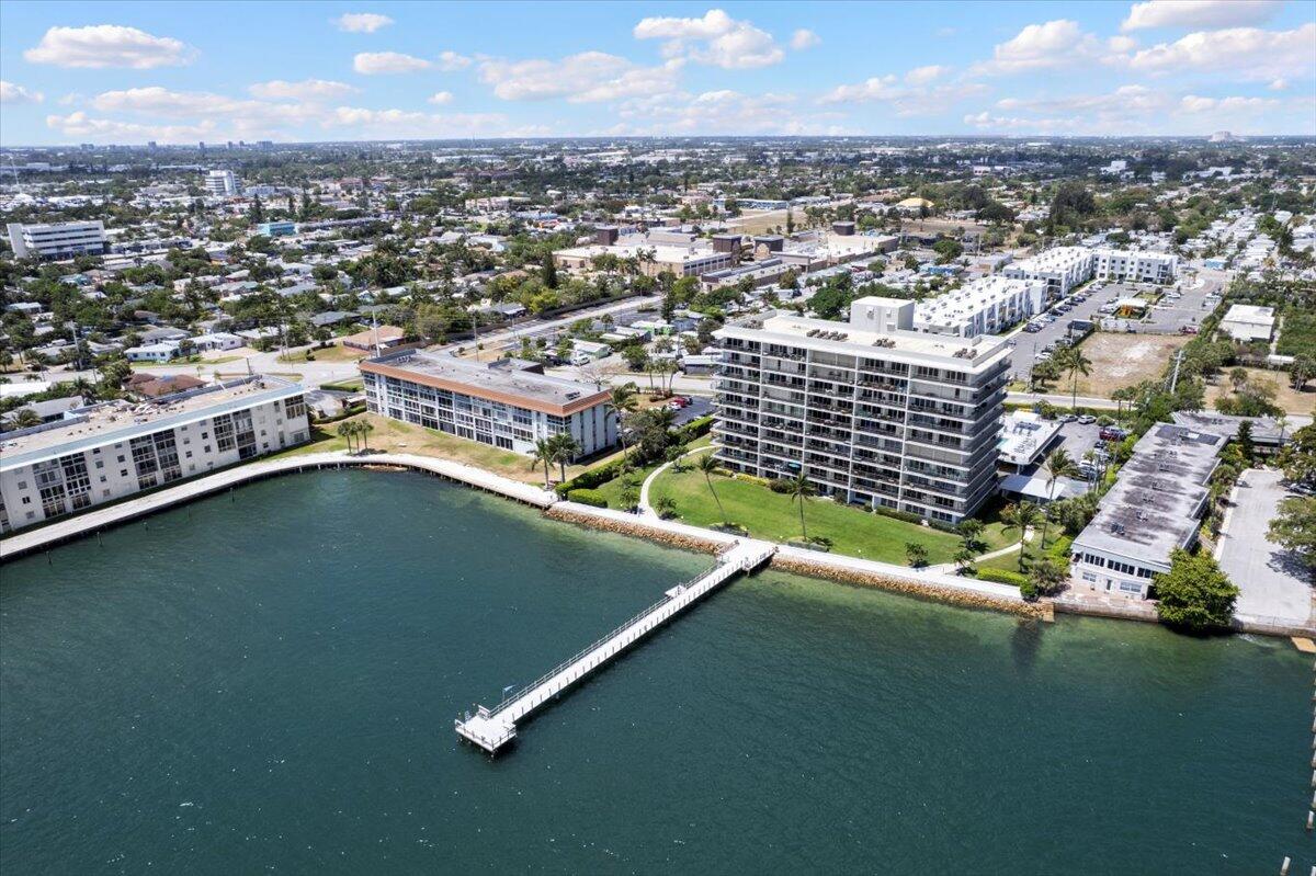 3040 Lake Shore Drive 101