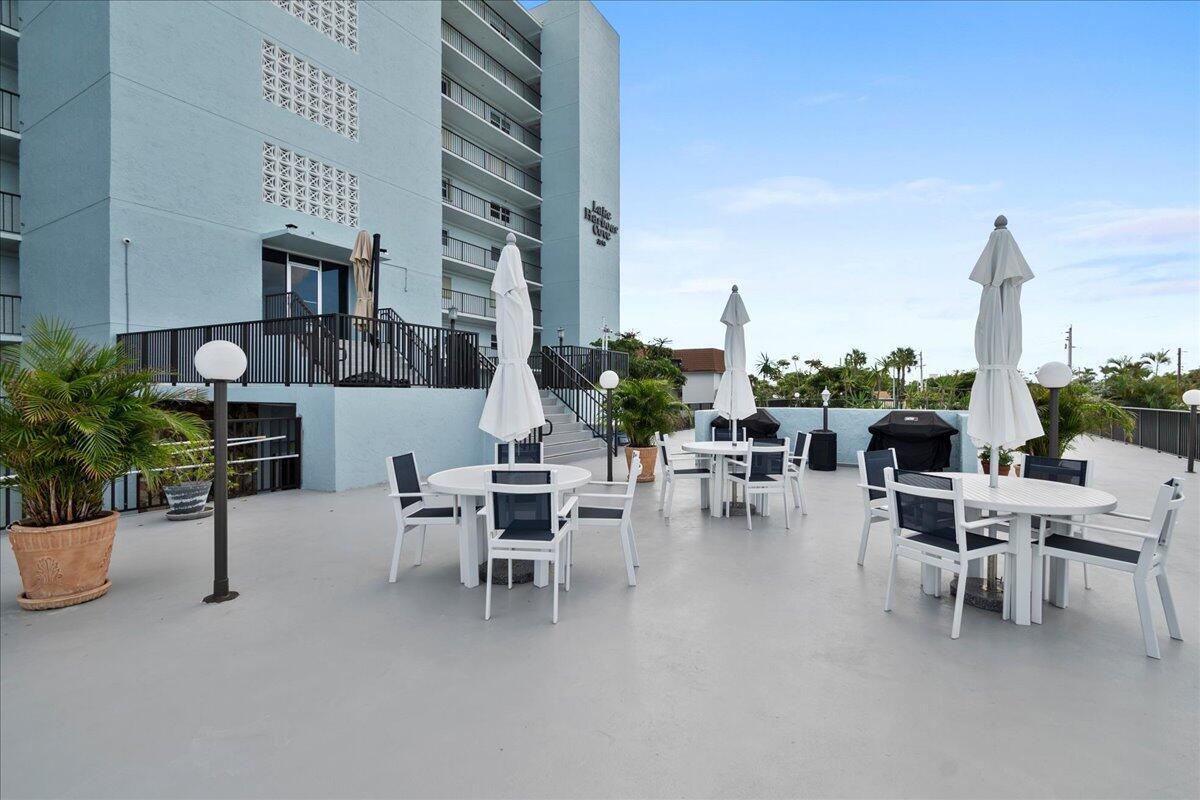 3040 Lake Shore Drive 101