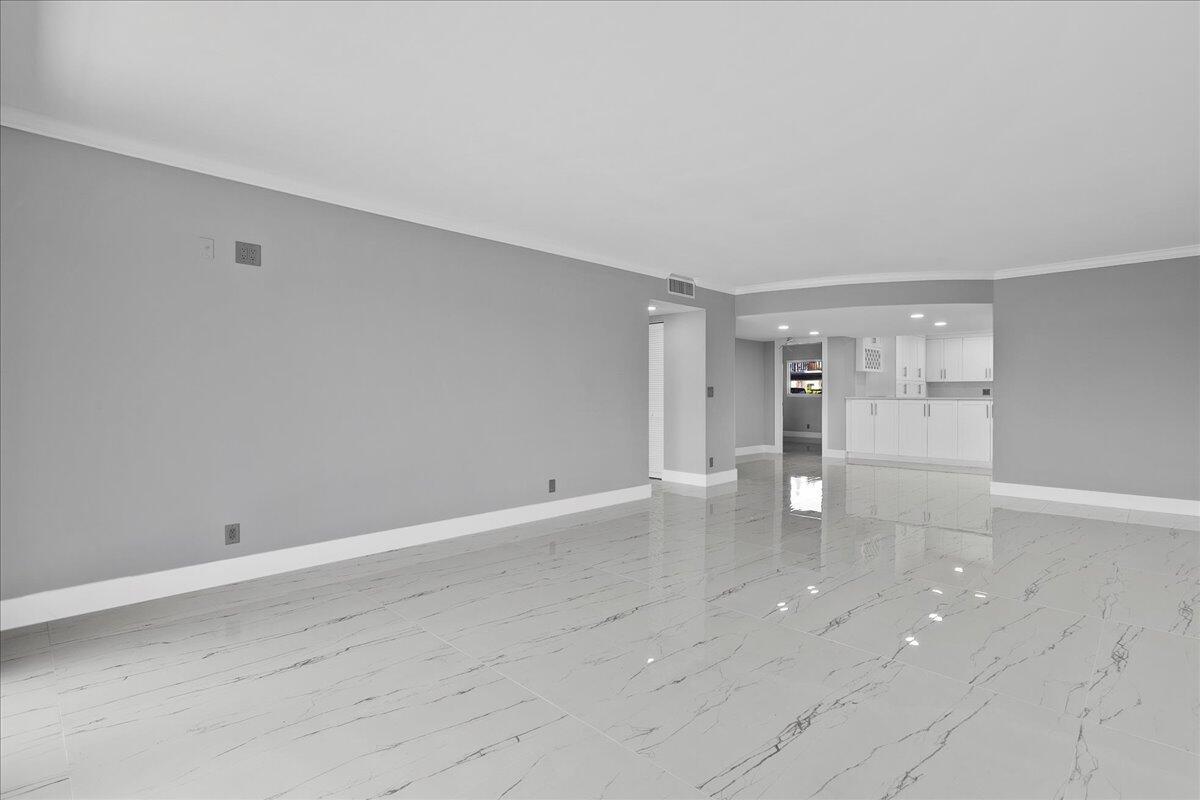 3040 Lake Shore Drive 101