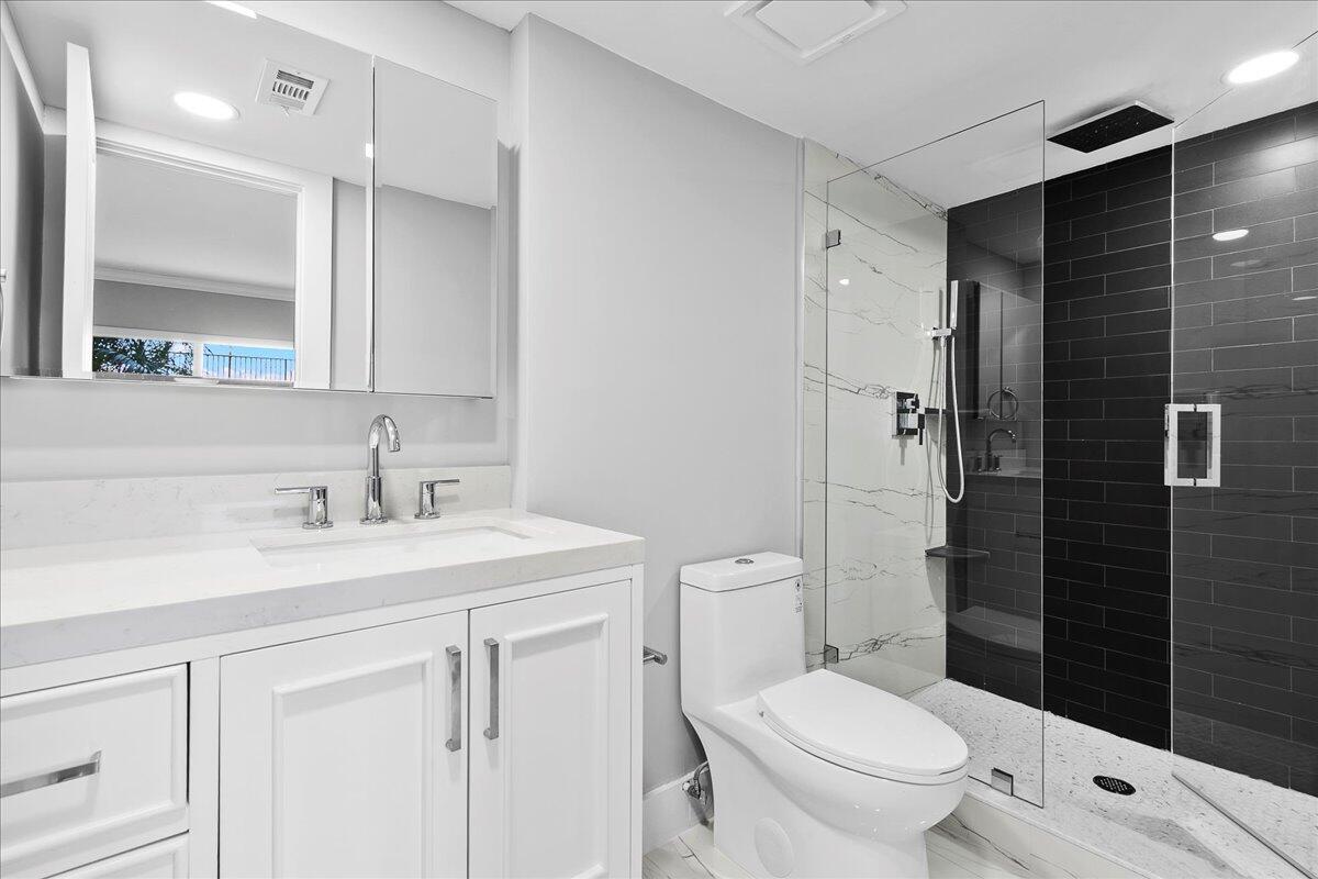 3040 Lake Shore Drive 101