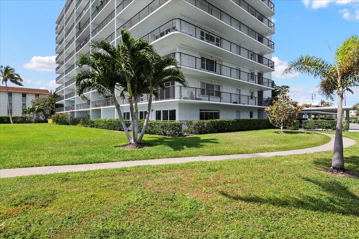 3040 Lake Shore Drive 101