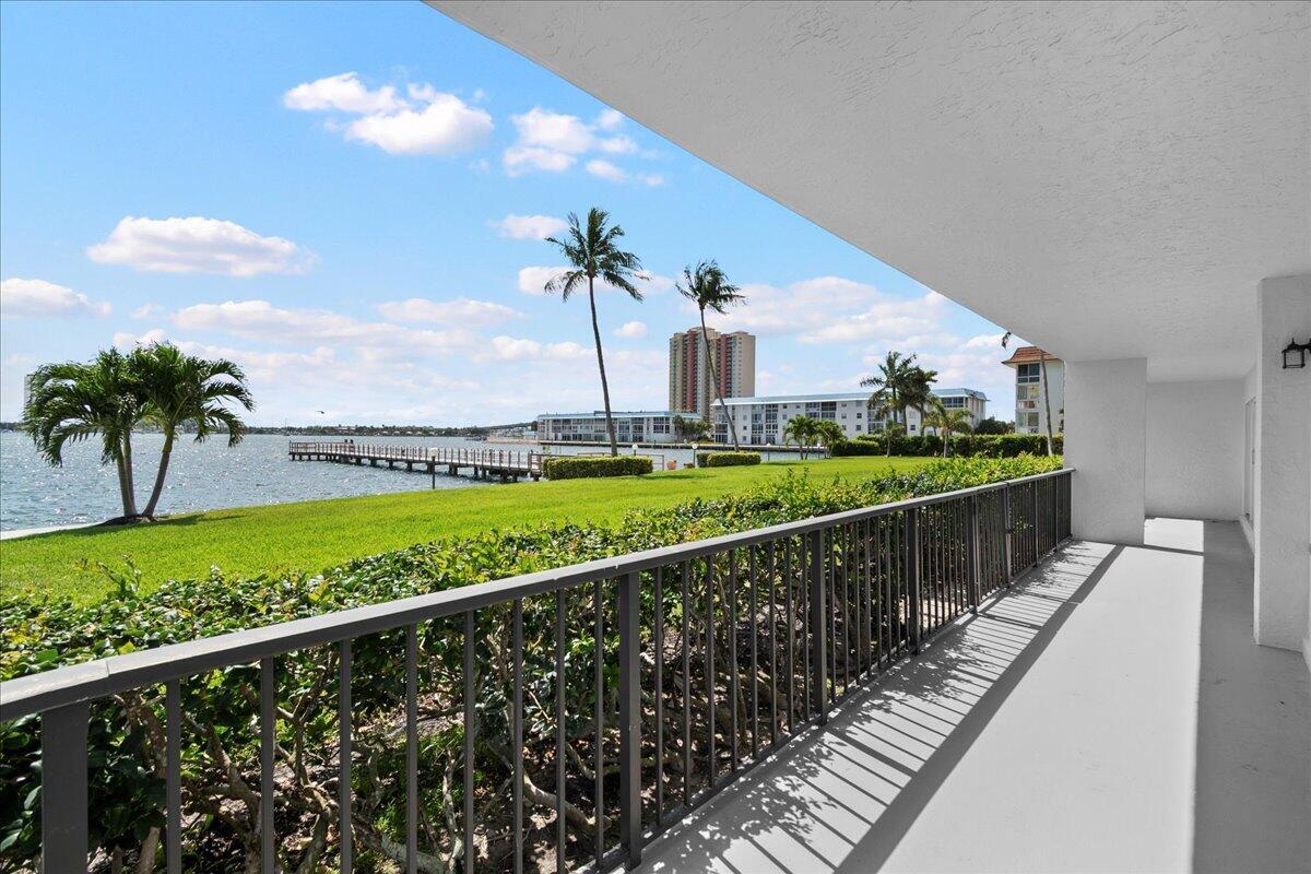 3040 Lake Shore Drive 101