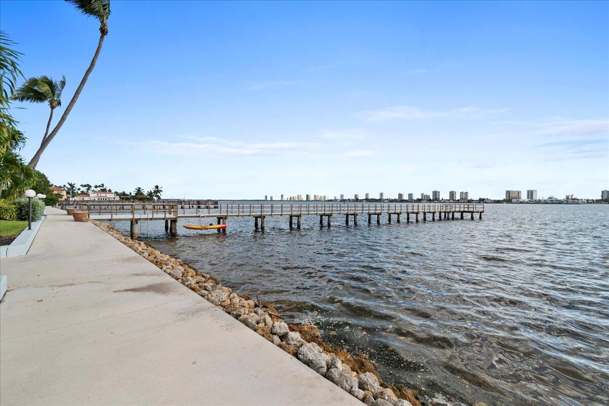 3040 Lake Shore Drive 101