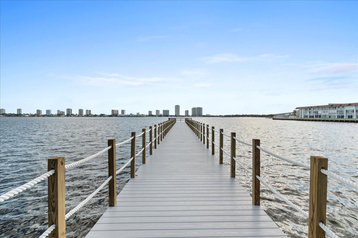 3040 Lake Shore Drive 101