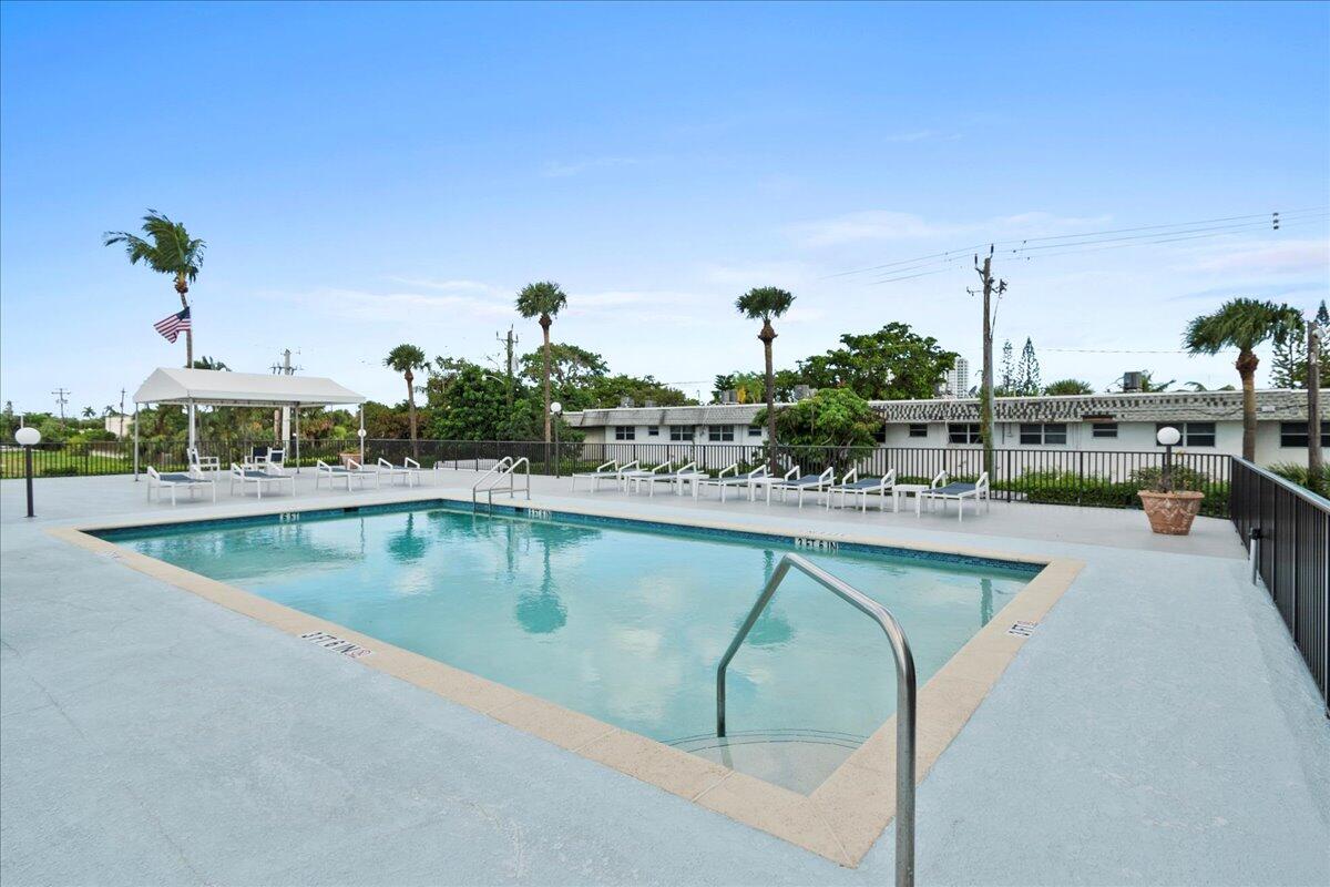 3040 Lake Shore Drive 101
