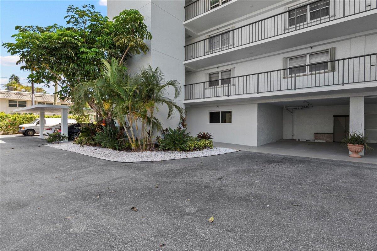 3040 Lake Shore Drive 101