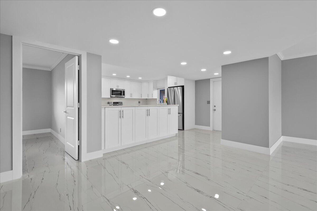 3040 Lake Shore Drive 101