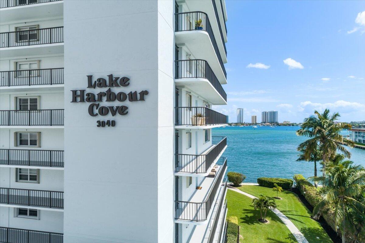 3040 Lake Shore Drive 101
