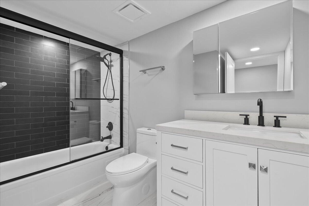 3040 Lake Shore Drive 101