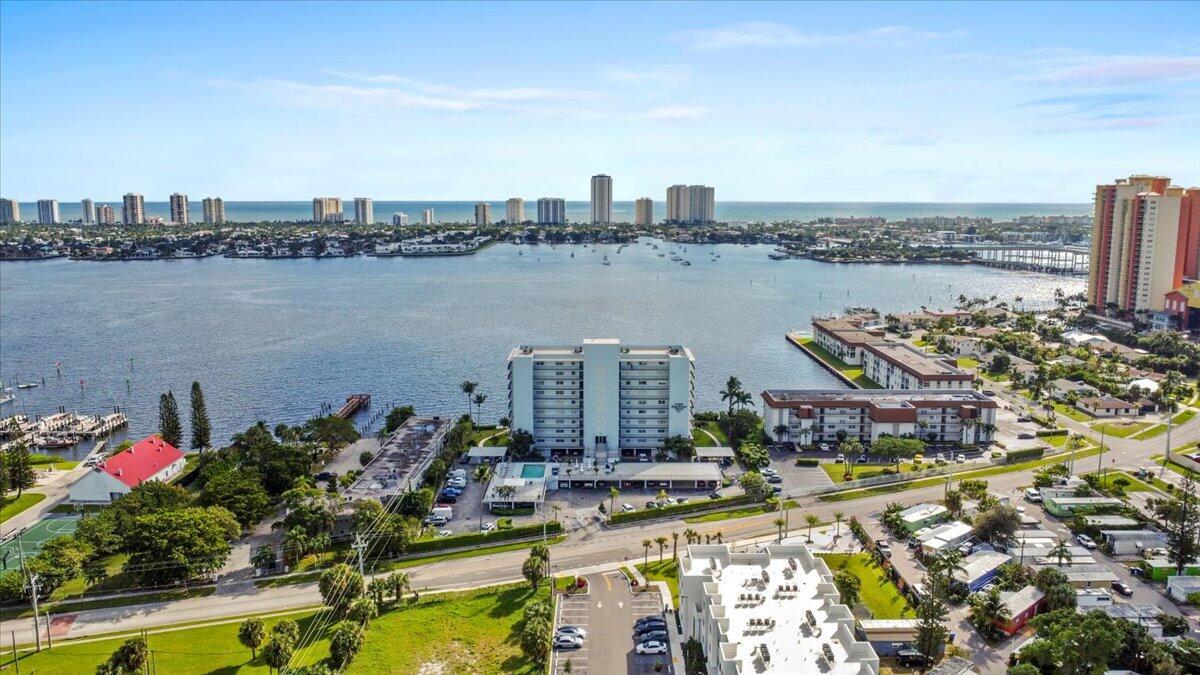 3040 Lake Shore Drive 101