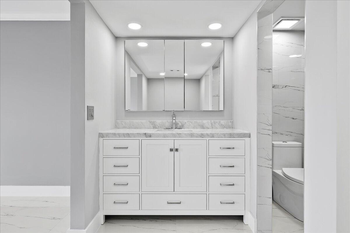 3040 Lake Shore Drive 101