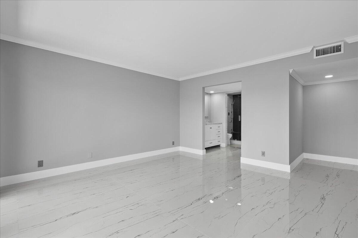 3040 Lake Shore Drive 101