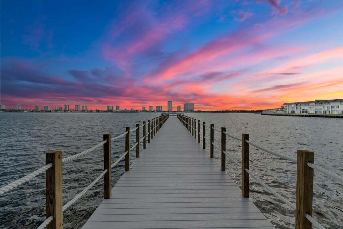 3040 Lake Shore Drive 101