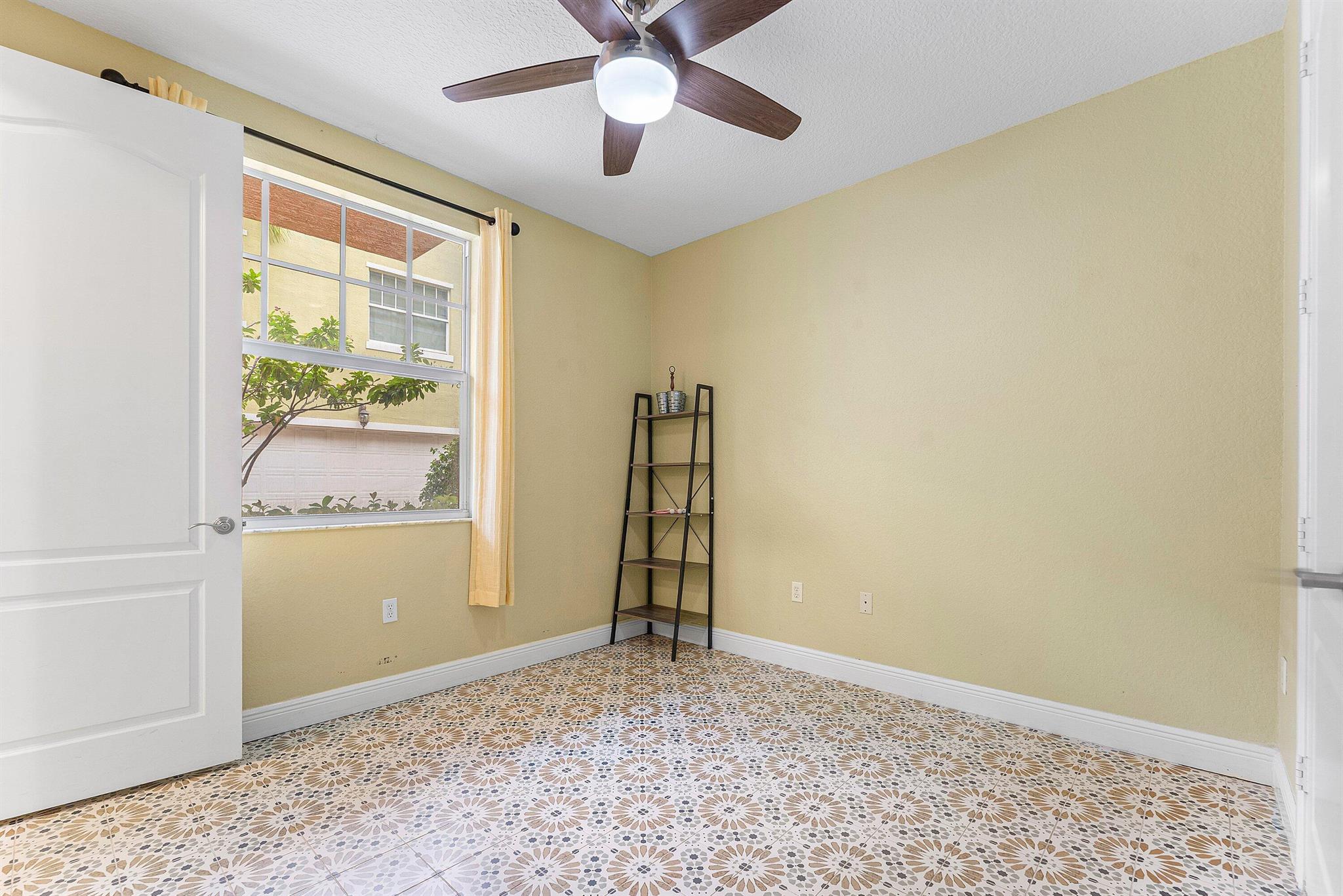 219 N L Street 107