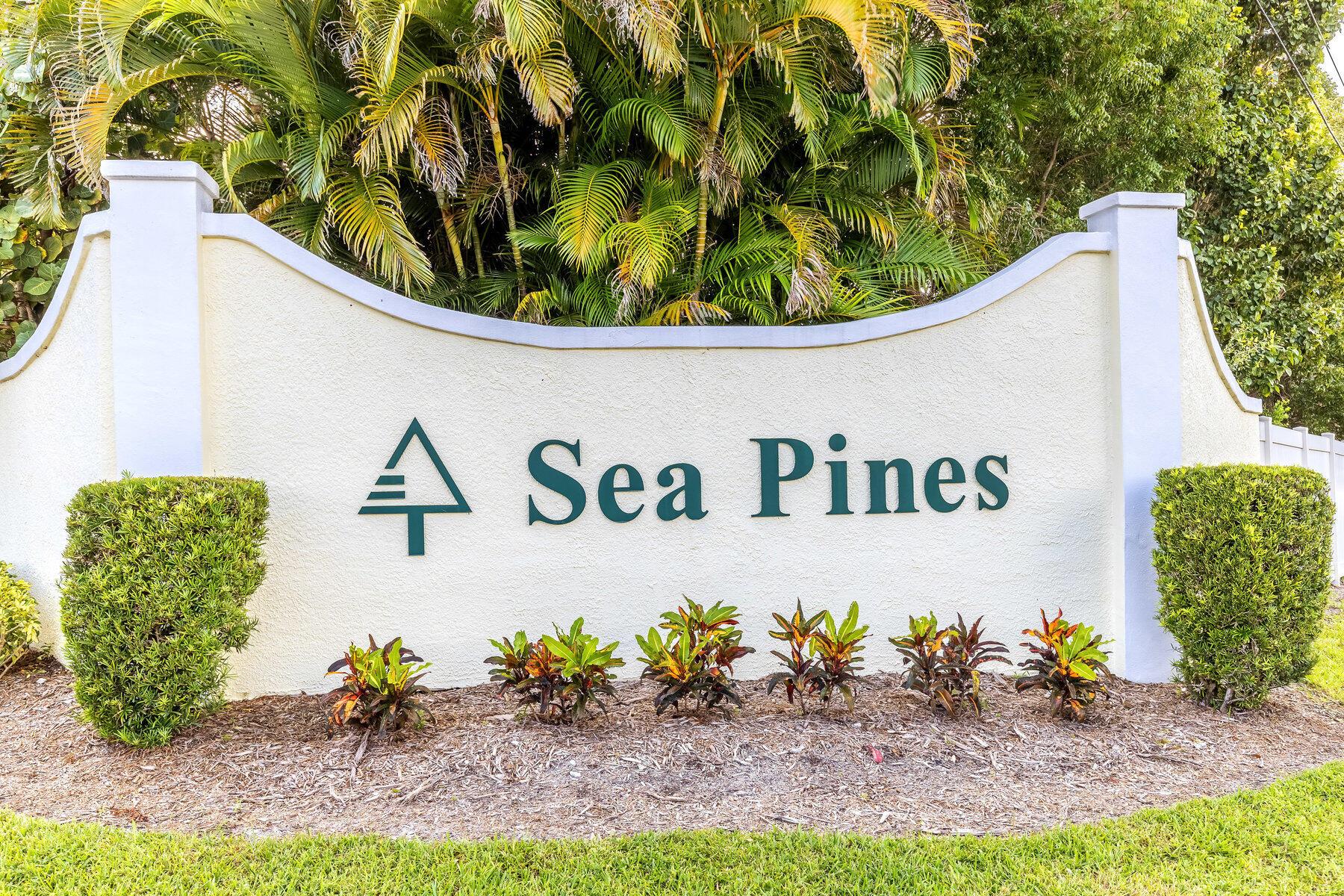 11036 SE Sea Pines Circle