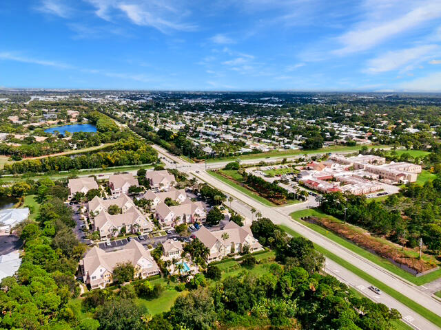 1581 SE Pomeroy Street 8-2