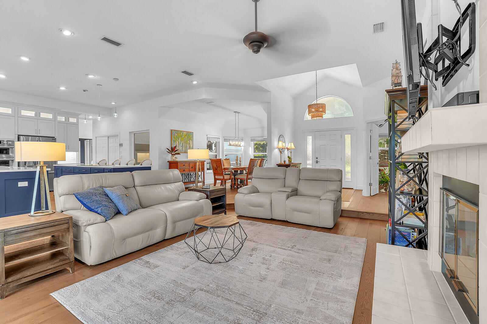 8951 SE Marina Bay Drive