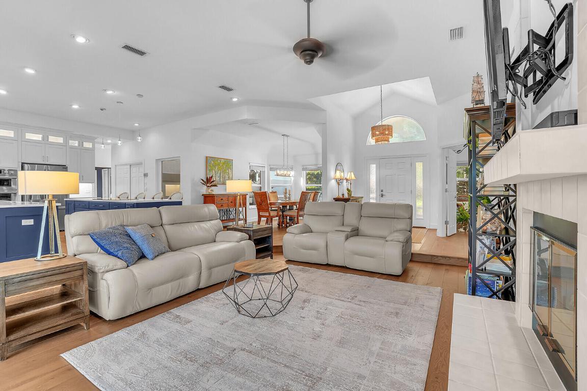 8951 SE Marina Bay Drive