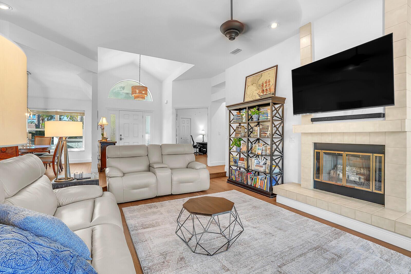 8951 SE Marina Bay Drive