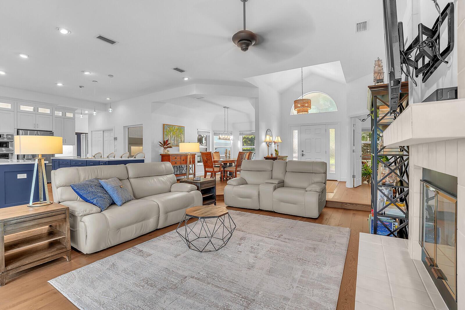 8951 SE Marina Bay Drive