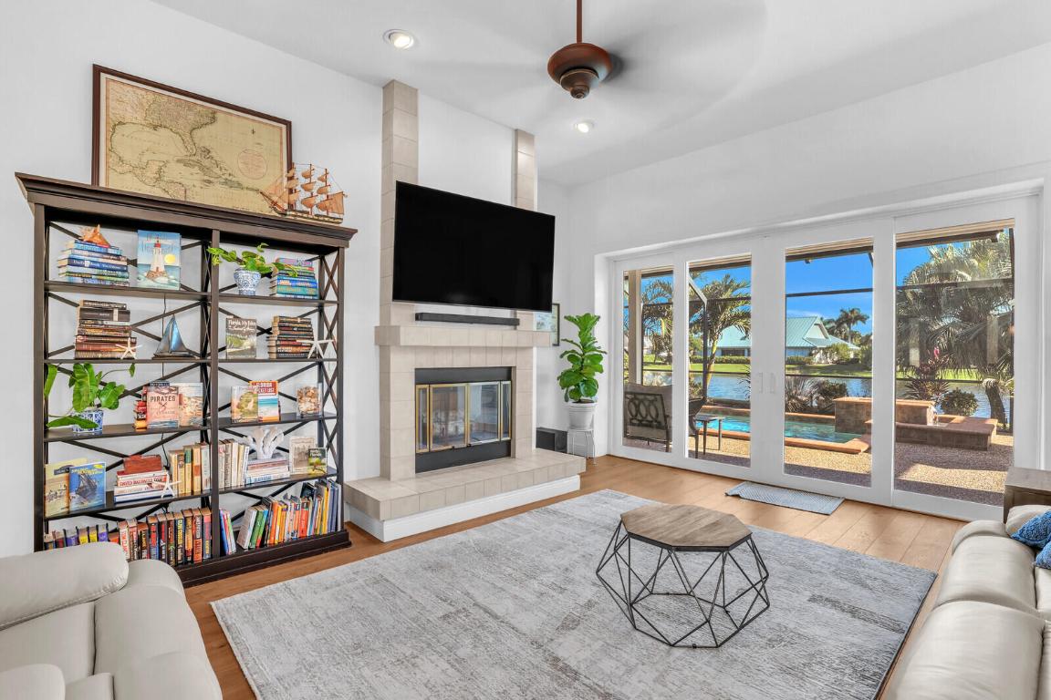 8951 SE Marina Bay Drive