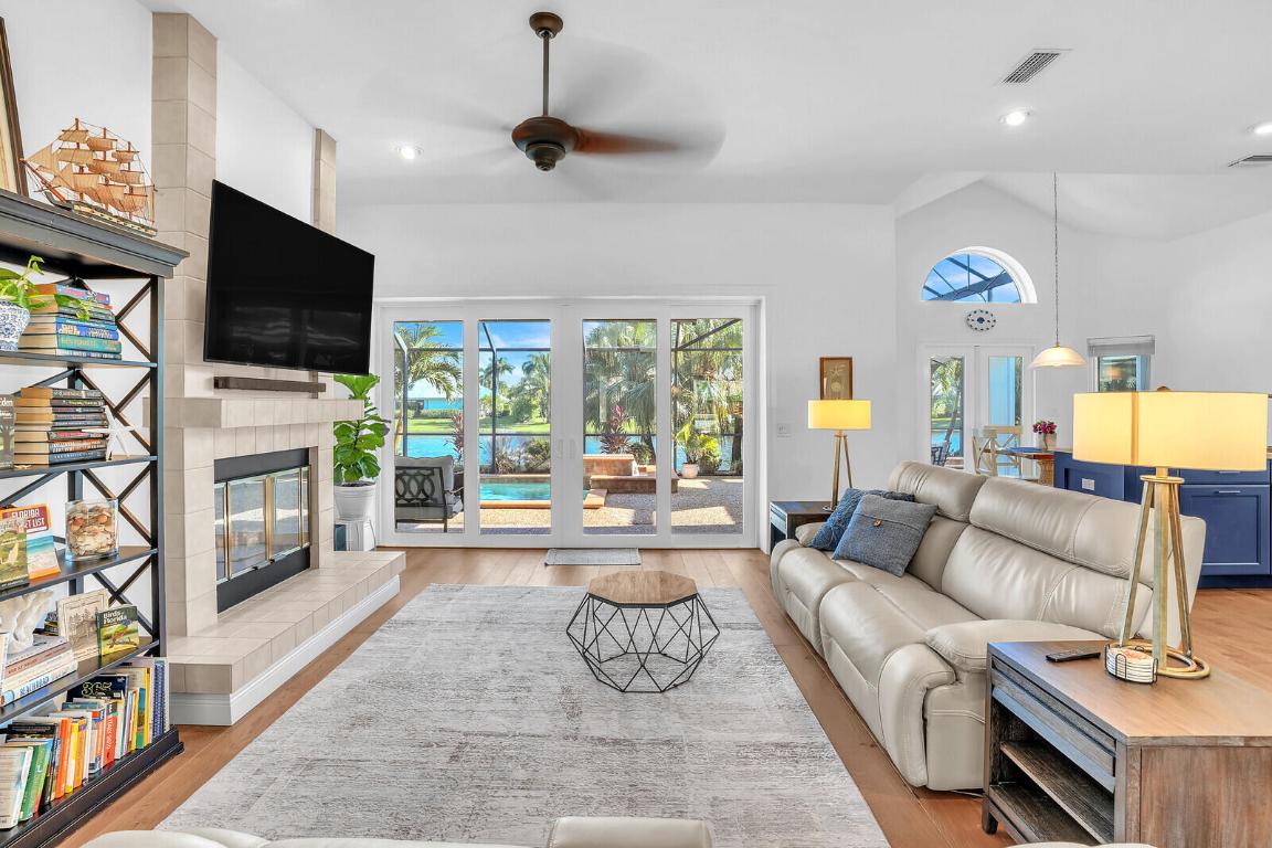 8951 SE Marina Bay Drive