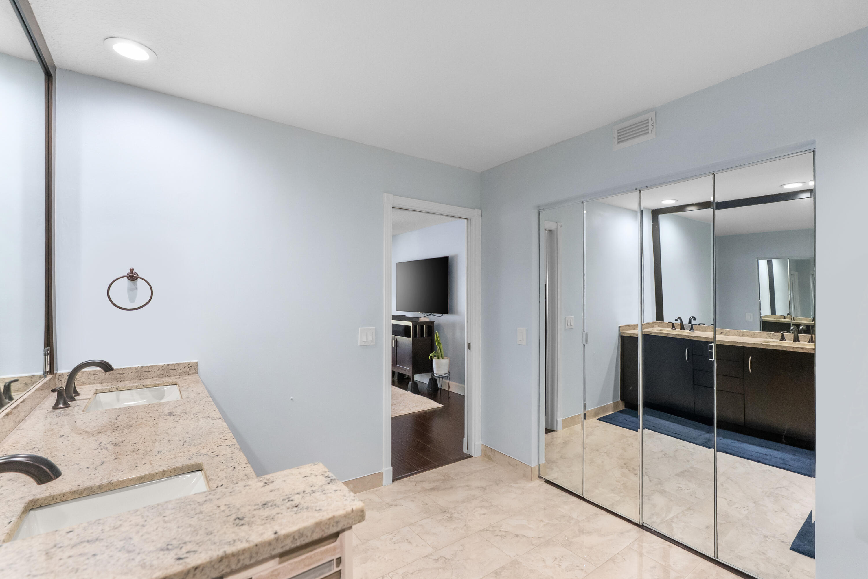 6944 Briarlake Circle 205