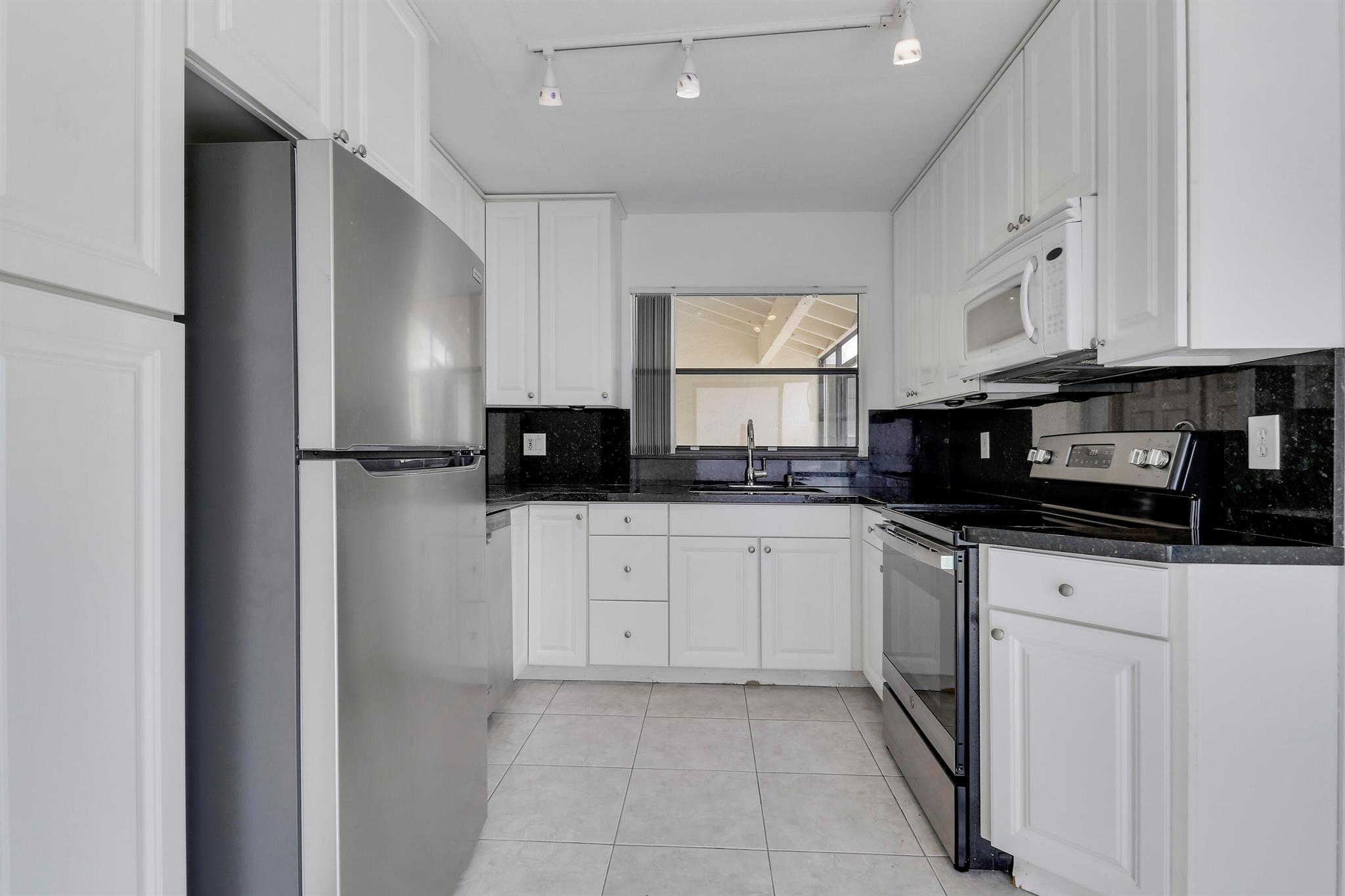 5695 Lakeview Mews Drive