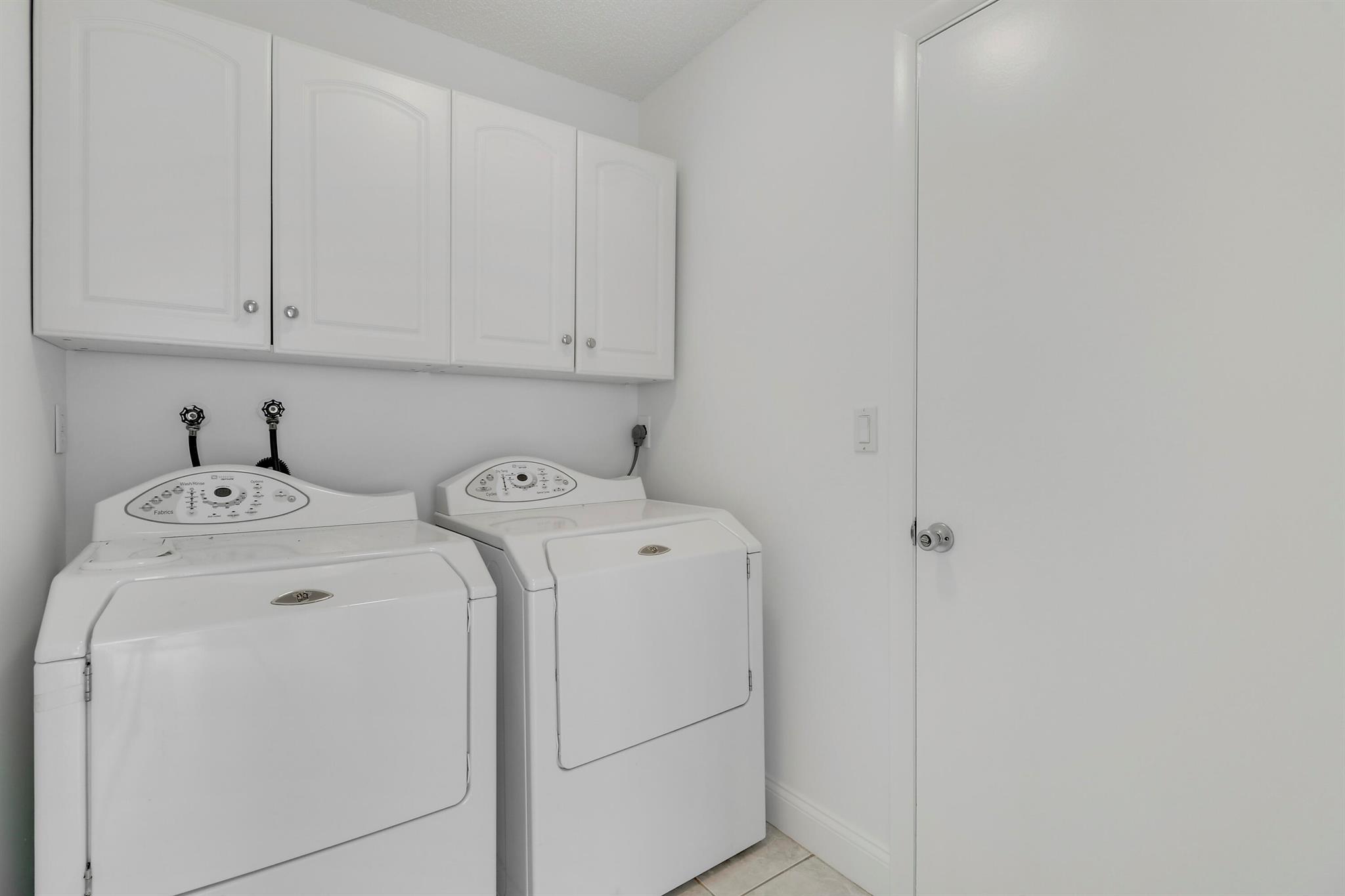 5695 Lakeview Mews Drive